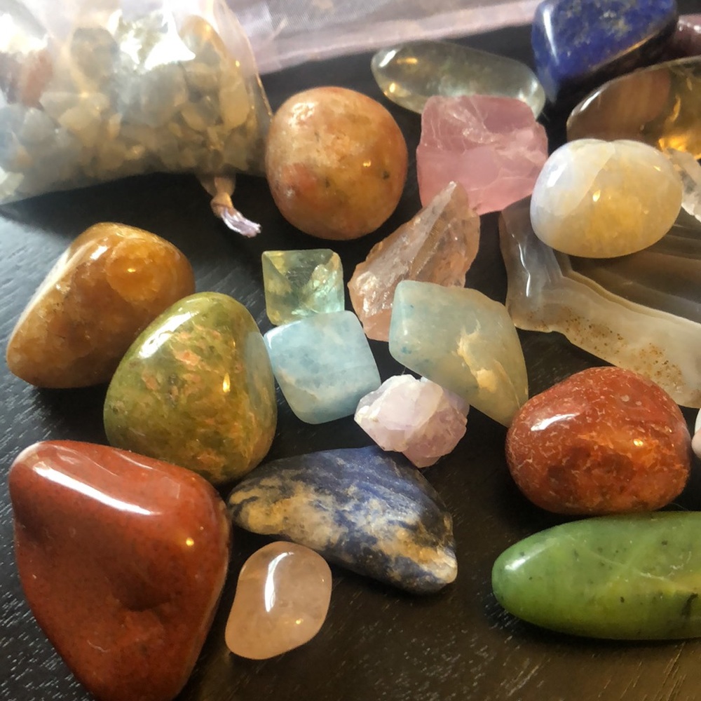 Mixed bundle of tumbled stones. - Picture 3 of 7